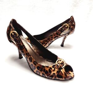 STUART WEITZMAN chatup cashew lacquered leopard heeled sandals
